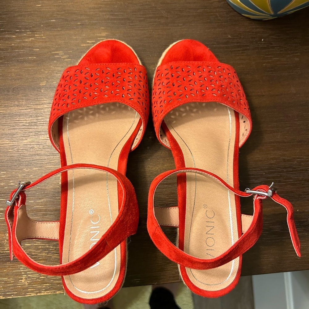 Vionic 9 Wide Red Wedge Sandals